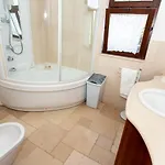 Tenuta Mastricale Con Piscina - Torre Antica E Trullo Putignano